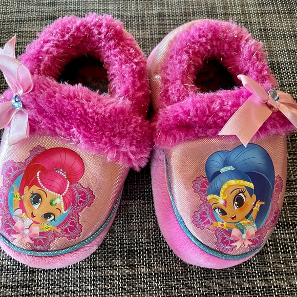 pink Shimmer and Shine slippers - M (7/8) - Picture 2 of 2